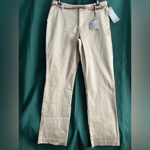 Lee (Modern Fit) straight leg khaki pants. Women’s size 10. Belt included. New. - Picture 1 of 11